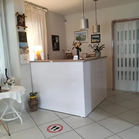 Eleni Hotel 2*